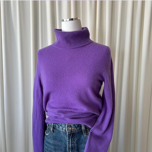 Lord & Taylor Sweaters - Vintage Lord & Taylor 100% Cashmere Turtle Neck in Purple size Large.
